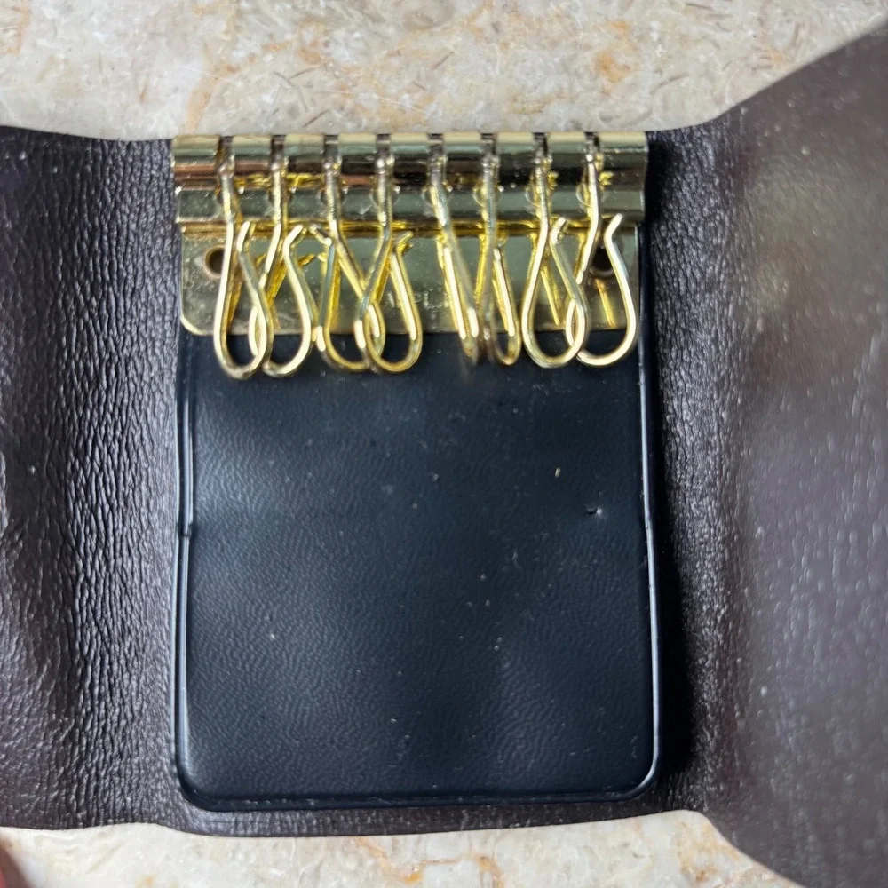 Amity Key Case OS Brown Vintage Cowhide Leather 6 Hook Organizer Snap Closure